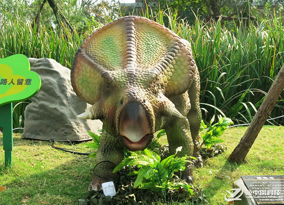 儿童游乐园摆放大型仿真恐龙