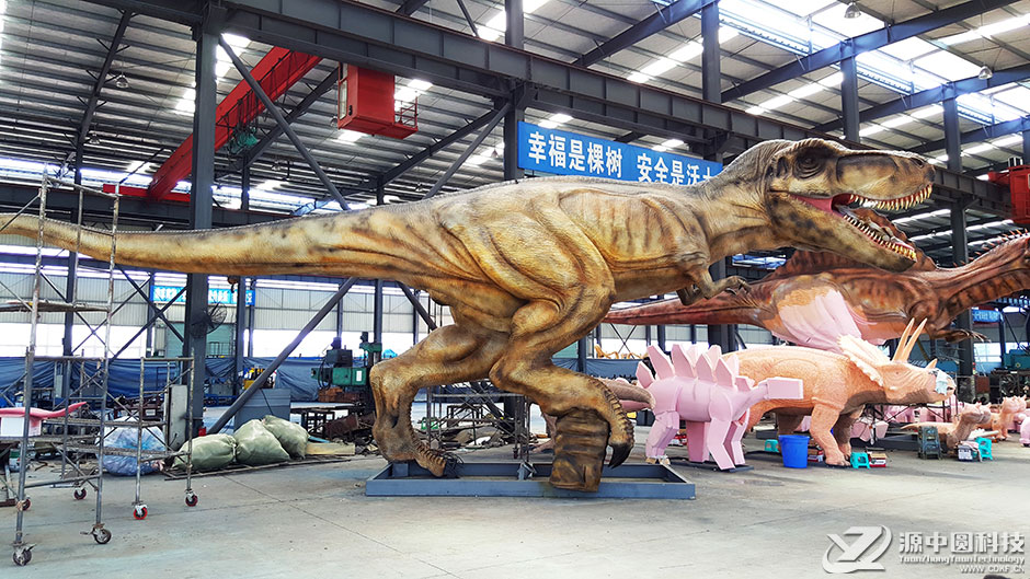 景区里的霸王龙雕塑
