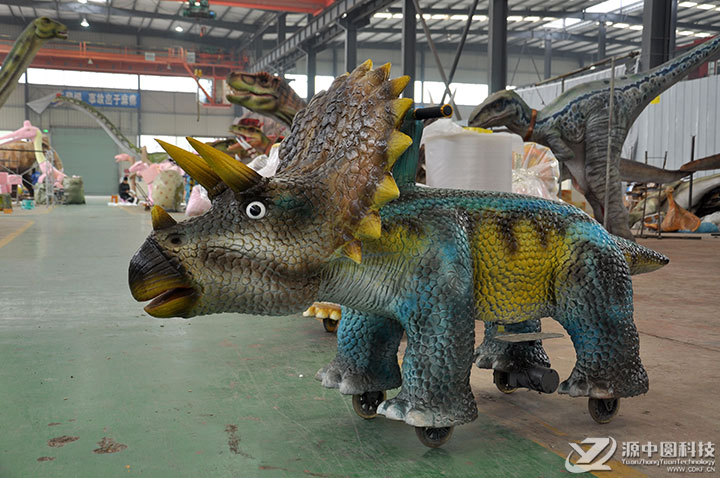 商场广场皆可骑行的恐龙小车