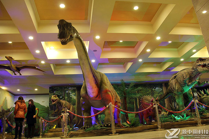 博物馆的仿真恐龙装饰