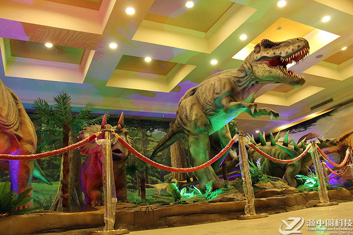 博物馆的仿真恐龙装饰