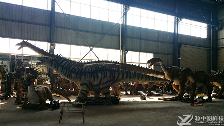 夕阳下的仿真恐龙工厂