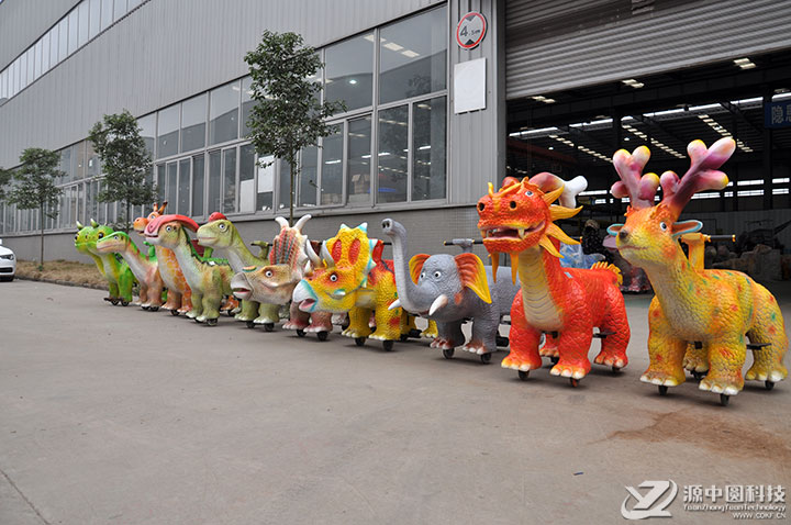 骑乘电动恐龙车