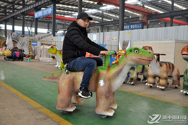 商场广场恐龙车