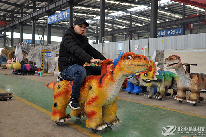 商场广场恐龙车