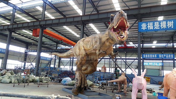 商场展出大型展览模型恐龙：打造震撼视觉体验