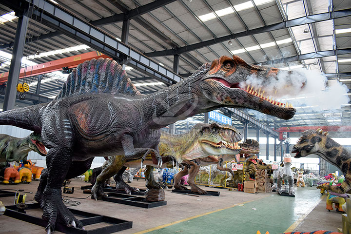 爱“抽烟”的仿真恐龙