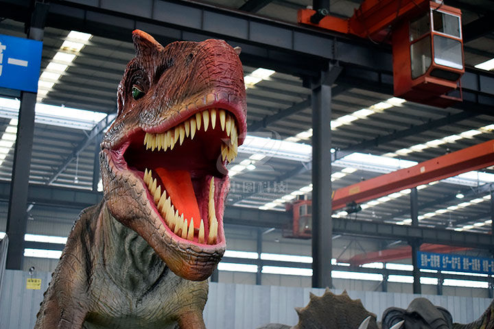 与远古生物亲密接触：大型仿生恐龙展览机模与游客互动的体验感