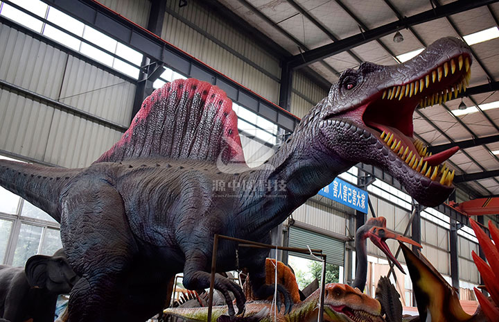 《恐龙奇观：景区动态展览的仿真大恐龙引爆惊喜》