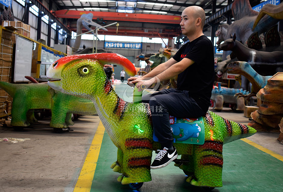 恐龙摇摇车，骑行小恐龙，恐龙玩具车