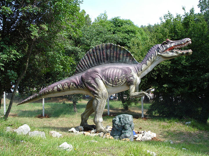 利用仿真恐龙模型打造沉浸式恐龙主题乐园