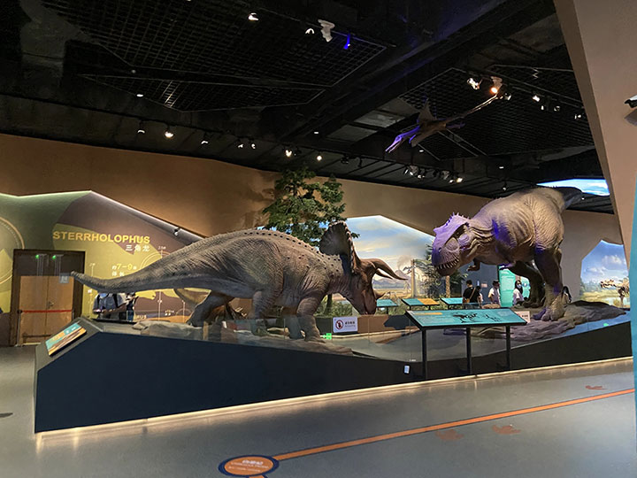 提高古生物园仿真恐龙模型的展示效果和互动性