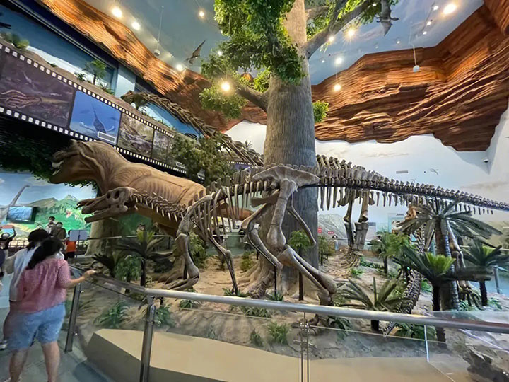 提高古生物园仿真恐龙模型的展示效果和互动性