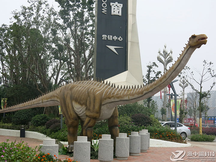 梁龙雕塑