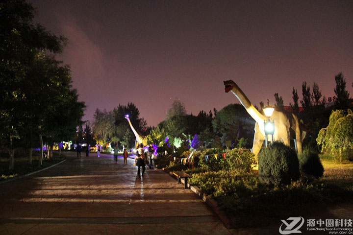 夜晚的恐龙展