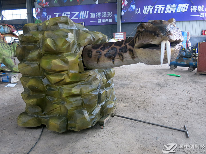 蟒蛇机模 超级蟒蛇雕塑 