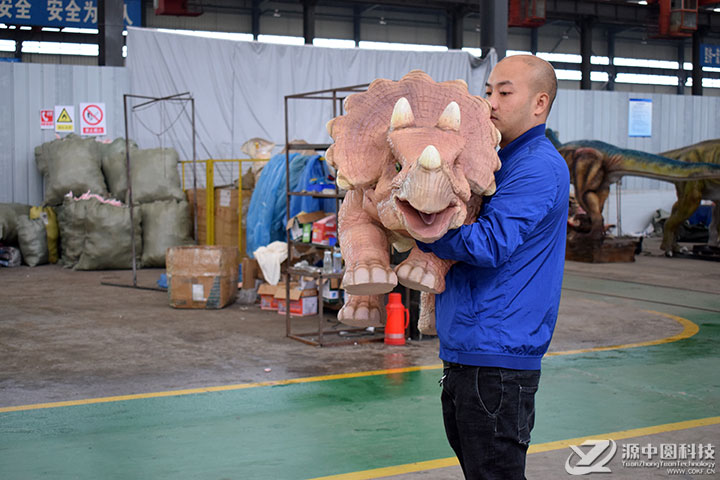 恐龙玩偶（手持恐龙
